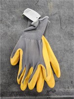 Gardening gloves