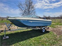 1978 Mark Twain 15' Fiberglass Tri Hull Boat with