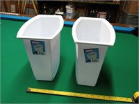 2 Sterilite 2 Gallon Waste Baskets