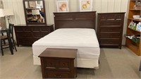 Bedroom set- 4 pieces - Queen sized mattress with