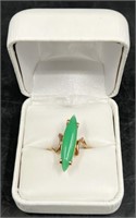 10 K Gold Ring w Jade Stone Sz 7