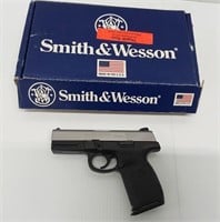 S & W SW40VE with (2) magazines and box