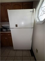 WHIRLPOOL FRIDGE WITH ICE MAKER