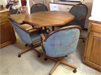 41" Kitchen table w/ 4 roller chairs & 18.5" leaf