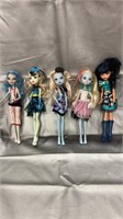 5 monster high dolls