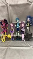 5 Monster High Dolls