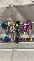 5 Monster high dolls