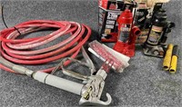 Big Red 2 ton bottle jack in OB - Like New