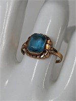 10KT GOLD RING W BLUE STONE