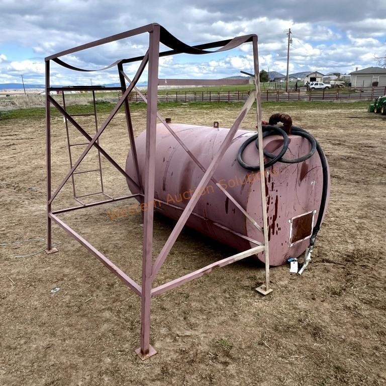 750 gal Fuel Tank w 6ft Stand & Hose