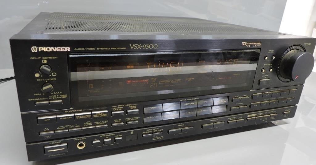 PIONEER VSX-9300 STEREO RECEIVER POWERS ON