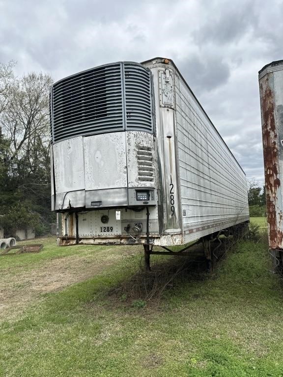 Tractor Trailer Refrigeration Trailer, Tires Up &