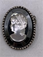 PRETTY CAMEO BROOCH