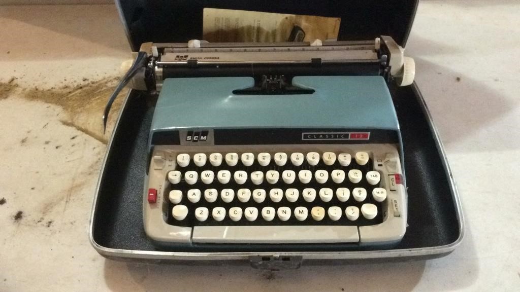 Typewriter (case is messy)