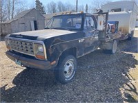 1981 Dodge 3500 w/ flat deck