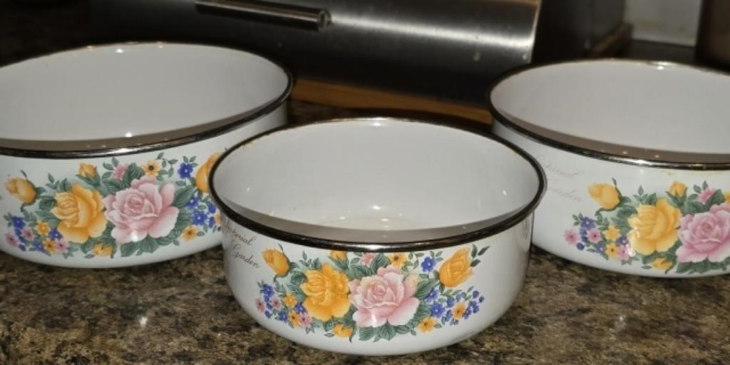 Set of 3 Nesting Vintage Imperial Garden Bowls
