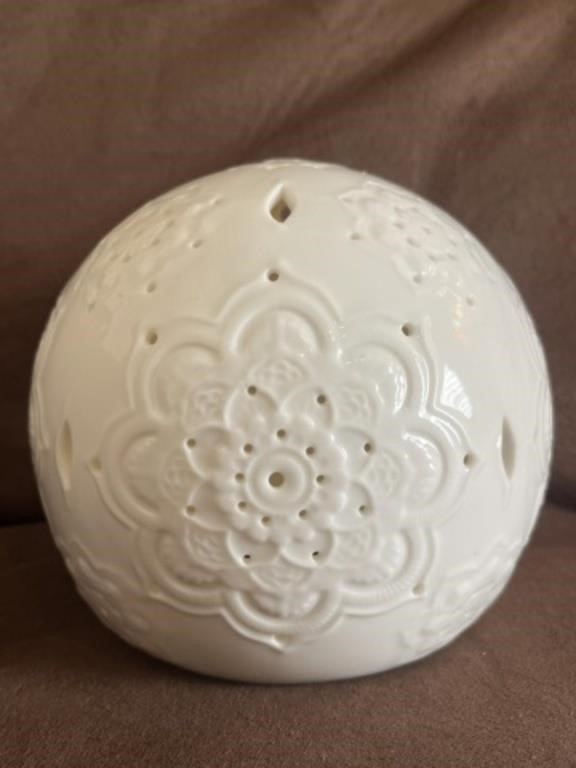 Gorgeous White Ceramic Light Fixture Globe