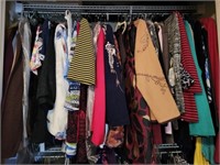Large Lot of Women's Clothes Approx L-XL