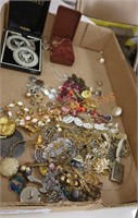 Vintage costume jewelry tray lot