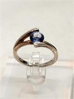 Estate Ring Sapphire blue stone set in Silver