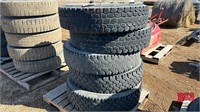 Pallet of  5 tires 11 R 24.5