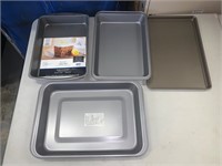 LOT OF 4 NEW ASSORTED BAKEWARE