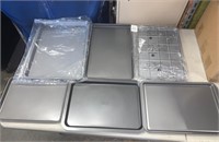 LOT OF 6 NEW ASSORTED BAKEWARE