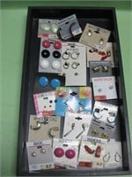 Nineteen Cards With Fashion Earrings