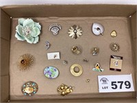 ASSORTMENT OF BROOCHES AND PINS