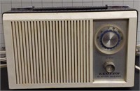 Lloyd 's AC/battery working antique radio