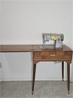Vintage Singer Sewing Machine  in Cabinet