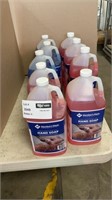 1 LOT 3-MM FLOOR CLEANER 1GAL./ 3-MM HAND SOAP