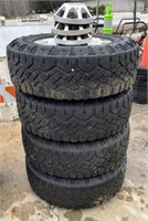 Set of 4 Wrangler Duratrac LT245/75R17 Tires+ Caps