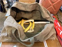 **VINTAGE HORSESHOES GAME IN DUFFLE BAG