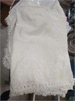 Elegant white blanket set