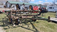 John Deere 22' Cultivator w/ Wings