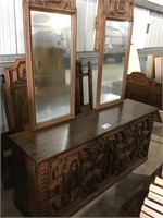 DRESSER WITH 2 MIRRORS MATCHES LOTS 543, 544, 545