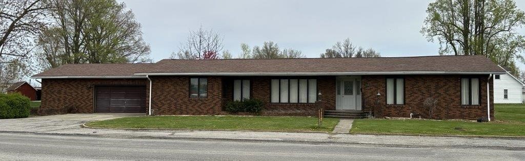 Brick Home at 215 Smith St, Harvel, Il