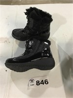 8 M.LADIES BOOTS