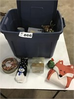 CHRISTMAS ITEMS IN TOTE