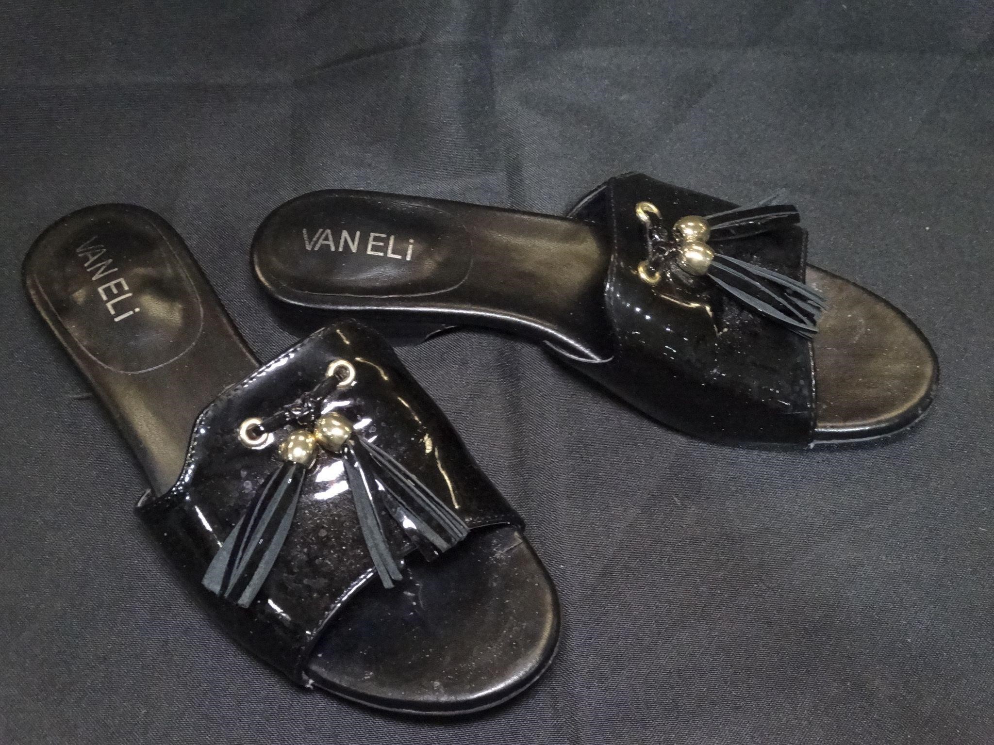 Vaneli Blizzi 5-1/2M Womens Shoes