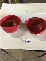 2 PLASTIC SERVING BOWLS WITH STRAINERS NIB