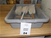 Plastic tub with cleaning brushes