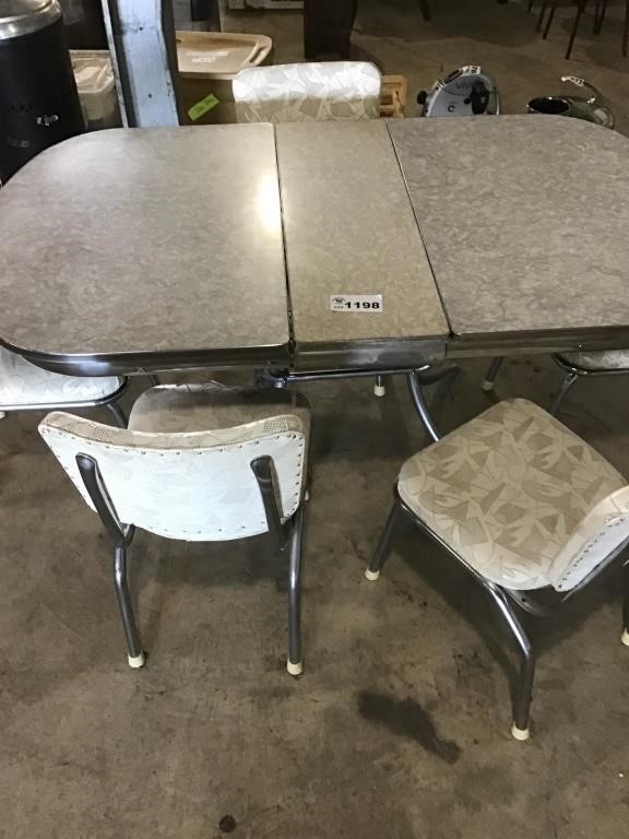 RETRO KITCHEN TABLE WITH 5 CHAIRS. VERY NICE