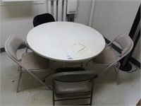 Round Table with 4 metal folding chairs