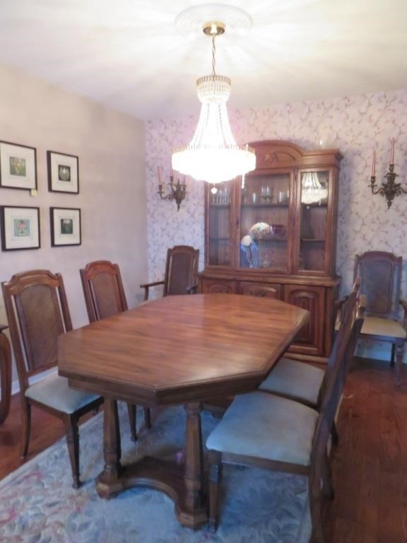 A Kroehler Mid-Century Oak Dining Suite