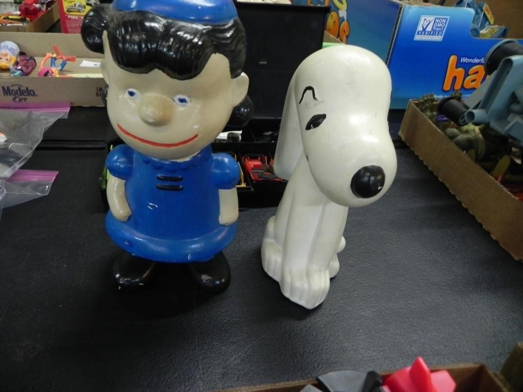 2 Snoopy Ceramic Figures - Snoopy, Lucy