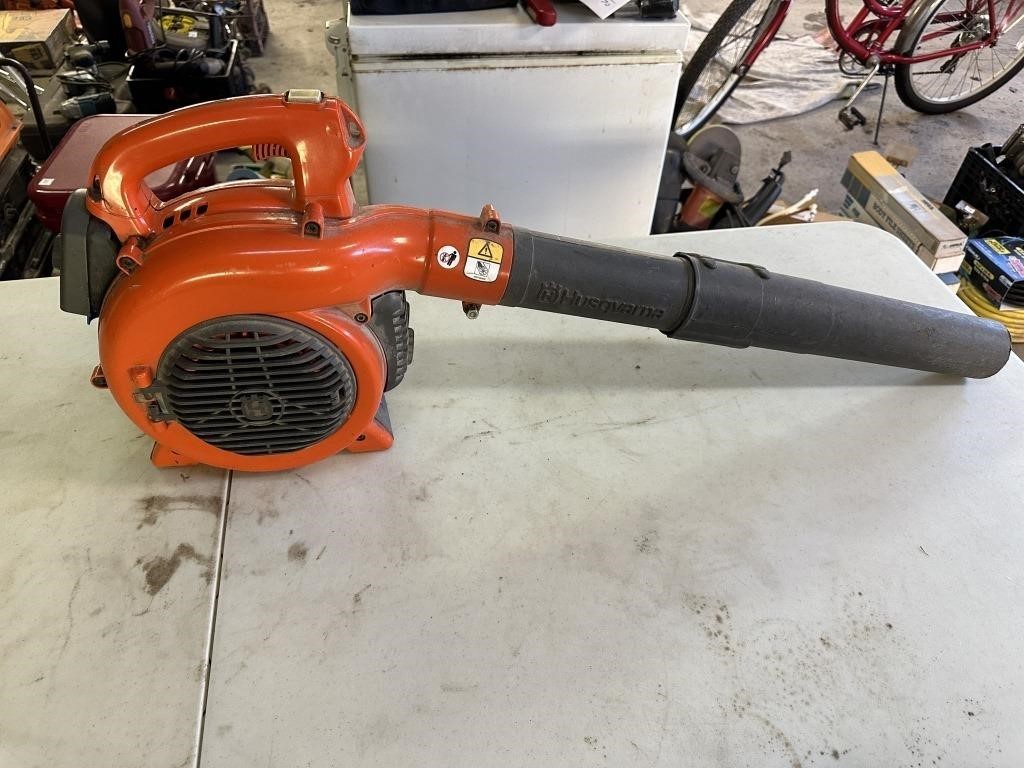 HUSQVARNA 125B GAS POWERED LEAF BLOWER