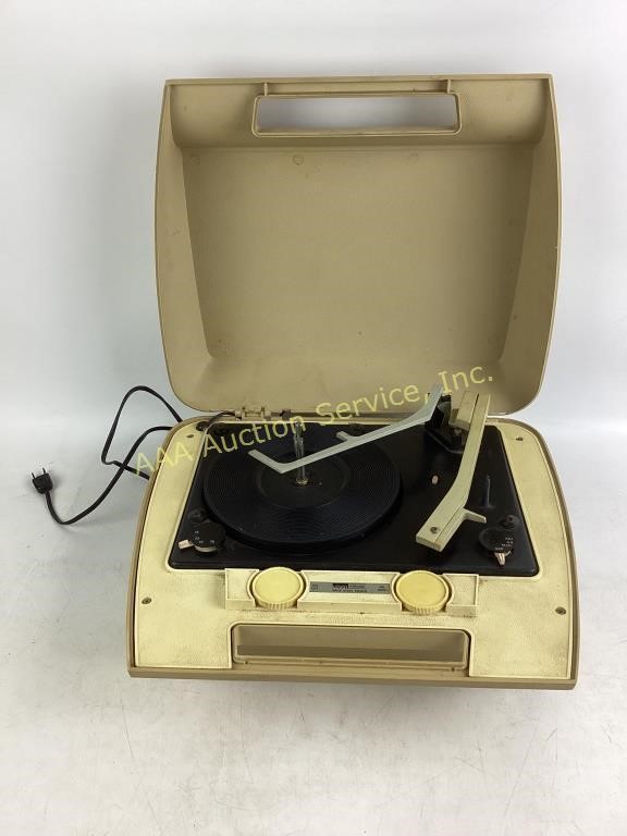 Montgomery Ward "AIRLINE " Portable Turntable