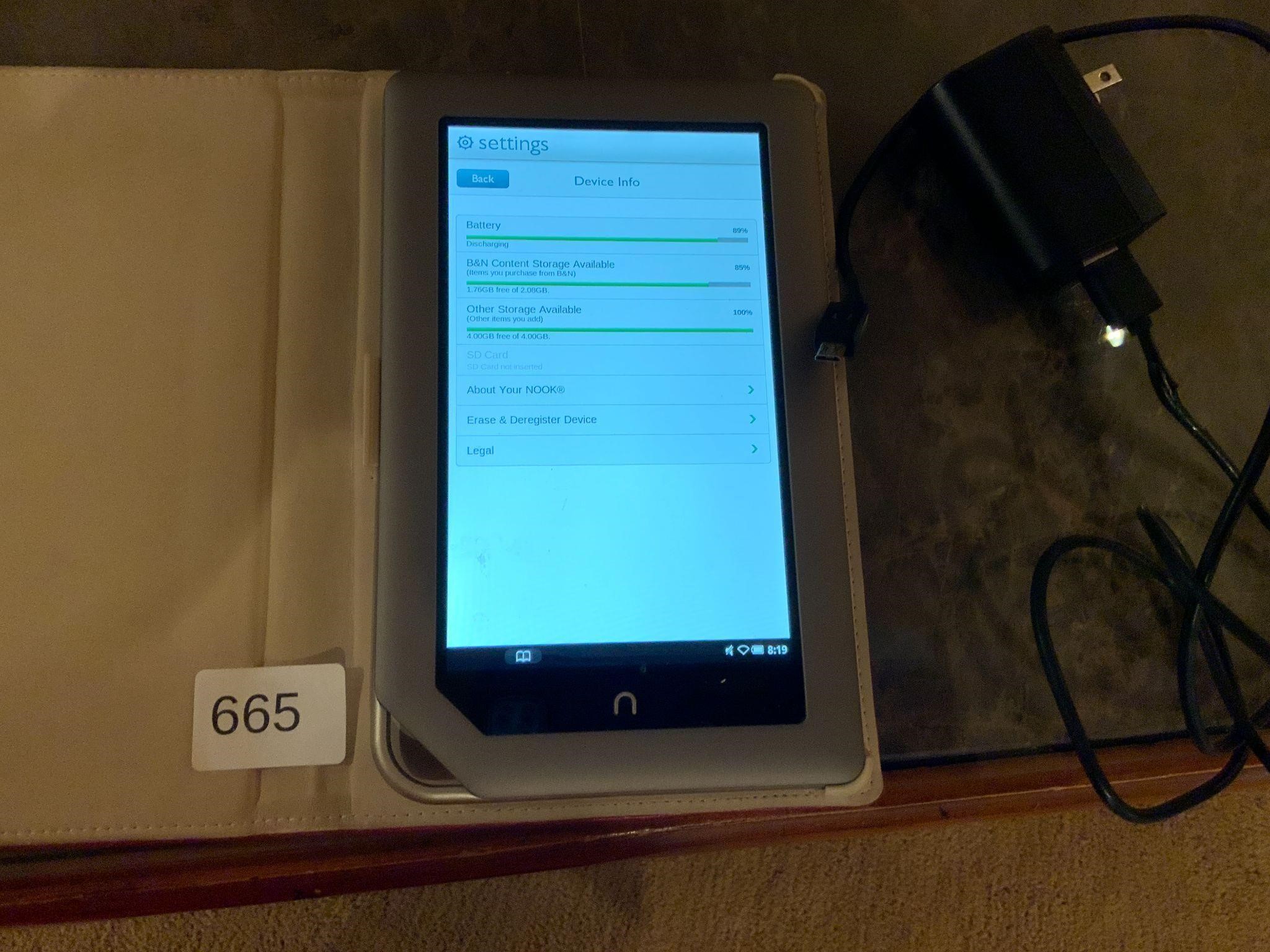 B & N Nook 4GB BNTV250A w/Charger & Case
